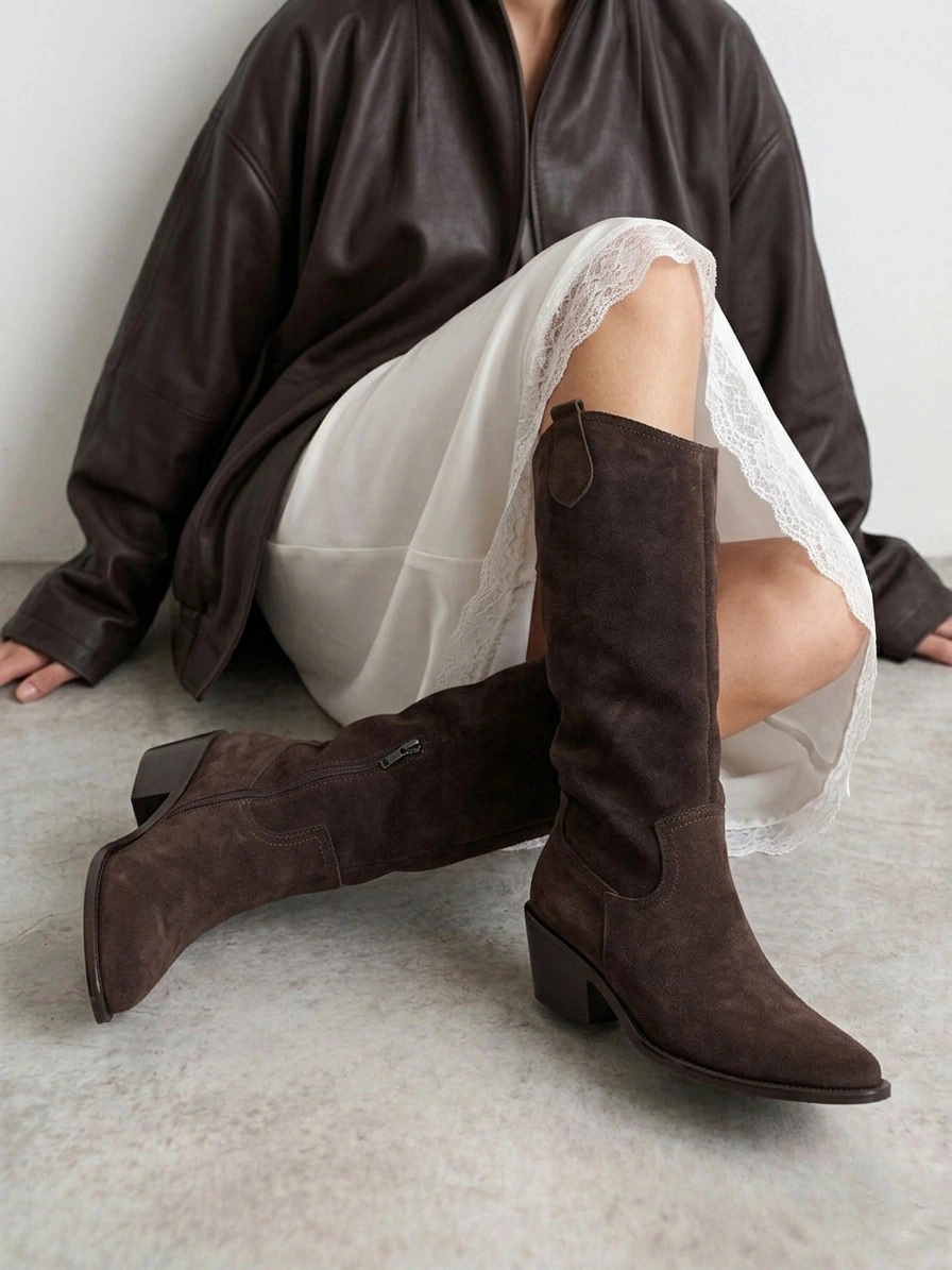 Сапоги-казаки бордового цвета из натуральной замшы